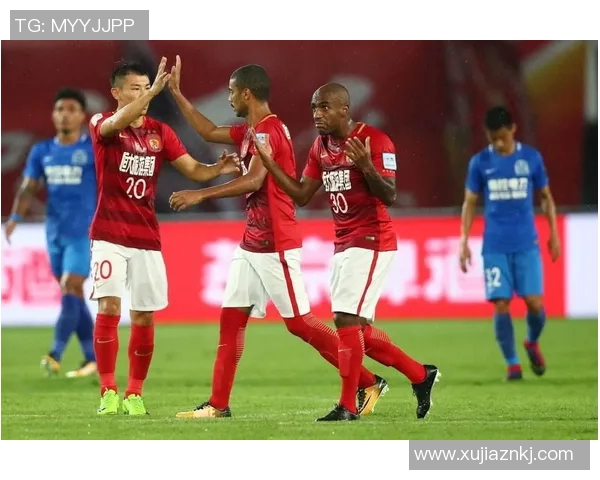 2012年广州恒大与巴塞罗那巅峰对决回顾：中西足球的精彩碰撞与启示