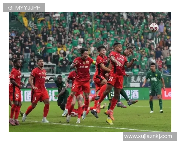 恒大主场迎战香港东方争夺中超联赛关键三分的激烈对决 恒大主场迎战香港东方争夺中超联赛关键三分的激烈对决