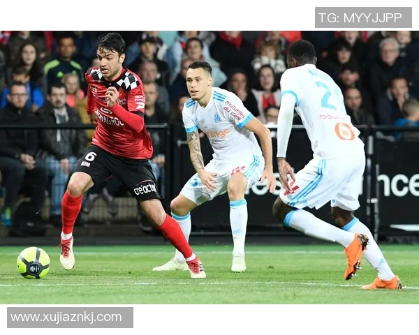 甘冈与史特拉斯堡激战正酣谁将赢得法甲赛场的荣耀之战