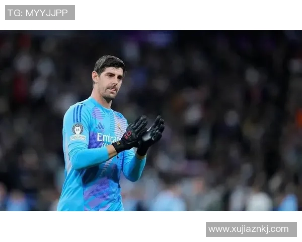 库尔图瓦：从守门员到足球传奇的成长之路与辉煌成就分析